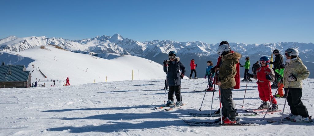 Le Mourtis family skiing