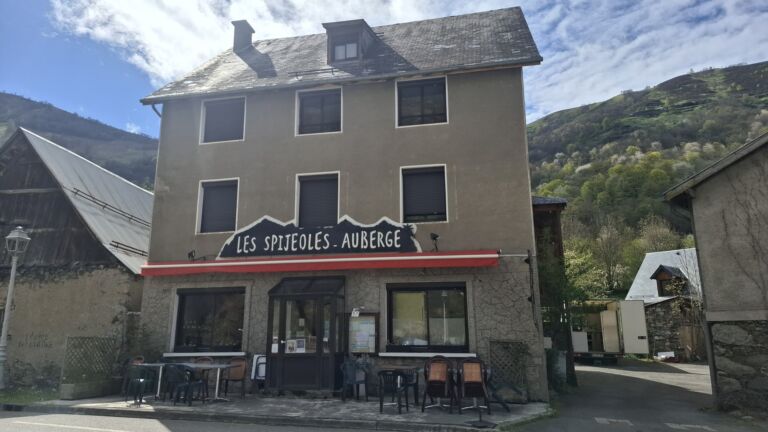 restaurantlesspijeoles-facade-oo-pyrenees31