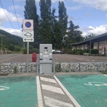 borne-de-recharge-electrique-labroquere-pyrenees31