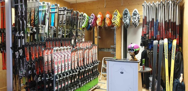 shoplesskis-sainbeatlez-pyrenees31