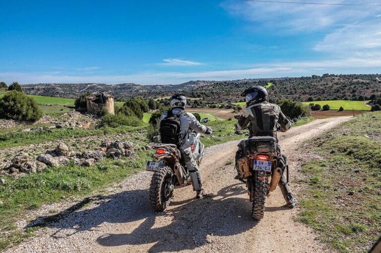 aneto-travel-agency-sortie-en-motos-pyrenees31