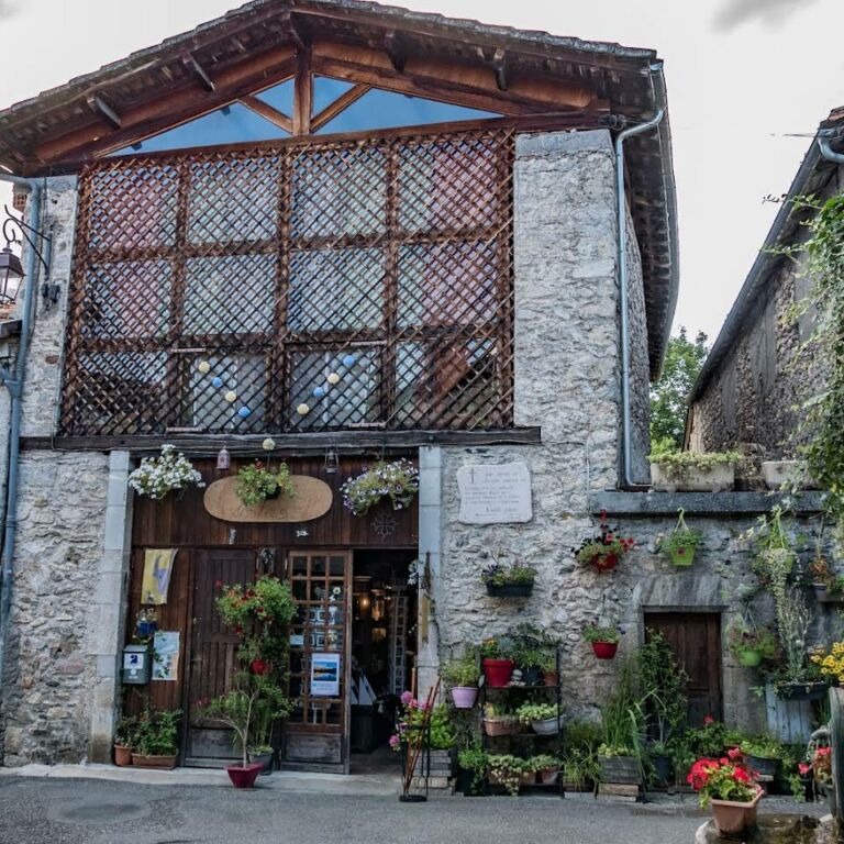 atelier-des-fées-saint-bertrand-facade-atelier-pyrenees31