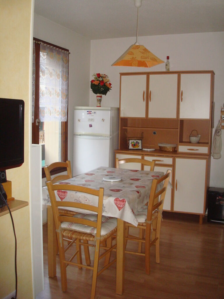 Studio-le-fringere-coin-repas-luchon-pyrenees31