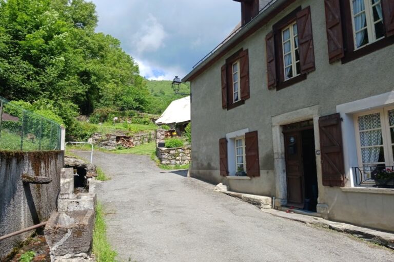 maison-la-carouille-benque-dessous-et-dessus-facade-pyrenees31