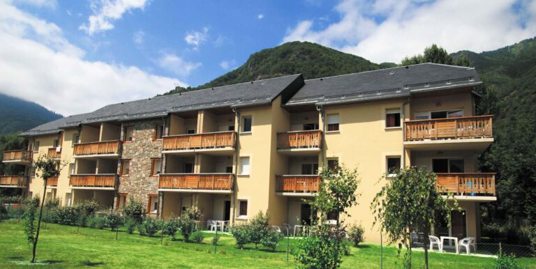 residence-residence-les-pics-d-aran-luchon-facade