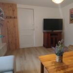 maison-plein-soleil-salon TV-montauban-de-luchon-pyrenees31