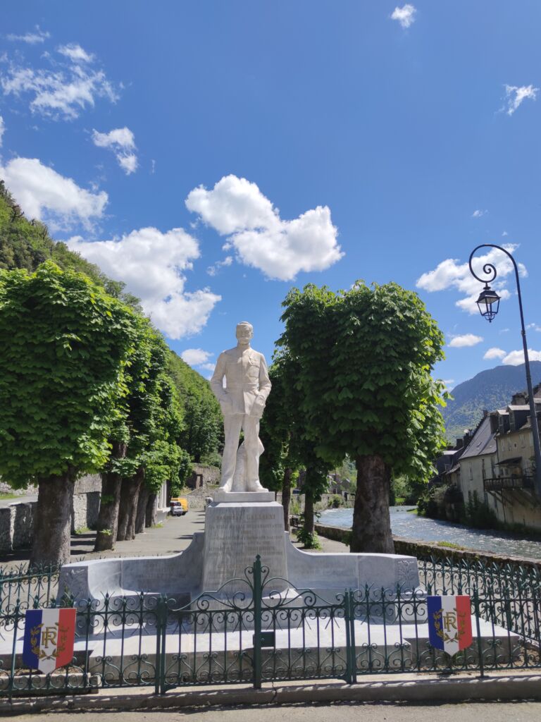 Parcours-Saint-Beat-9-LastatueduMaréchalGalieni