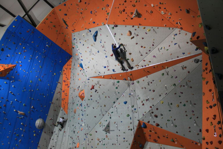 Salle-escalade-scaled