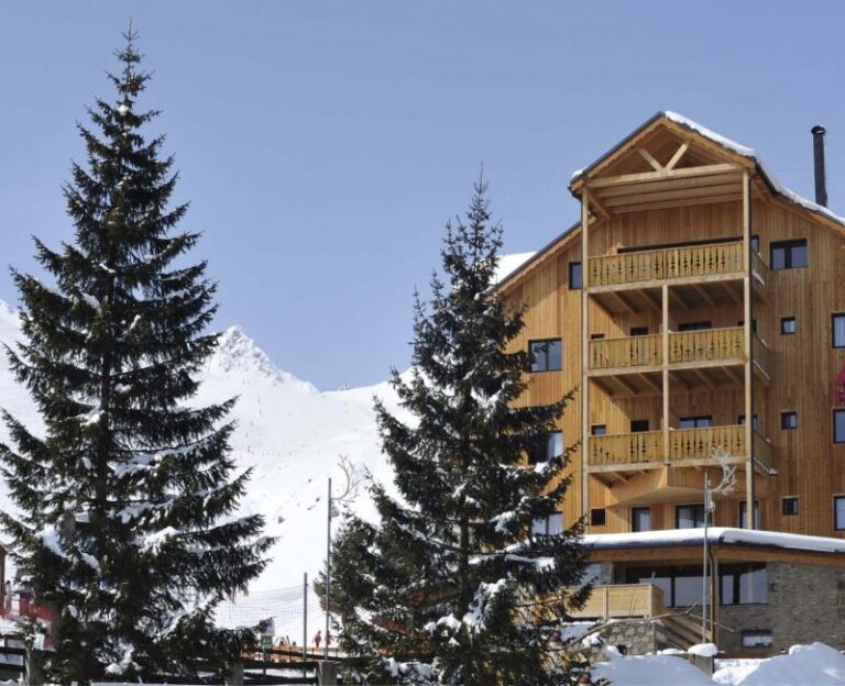 agudes-hotel-station-de-peyragudes-facade-1-scaled-pas086jjd4j9bkb0lj9nm6ypgqtfailzonhbrhijqc
