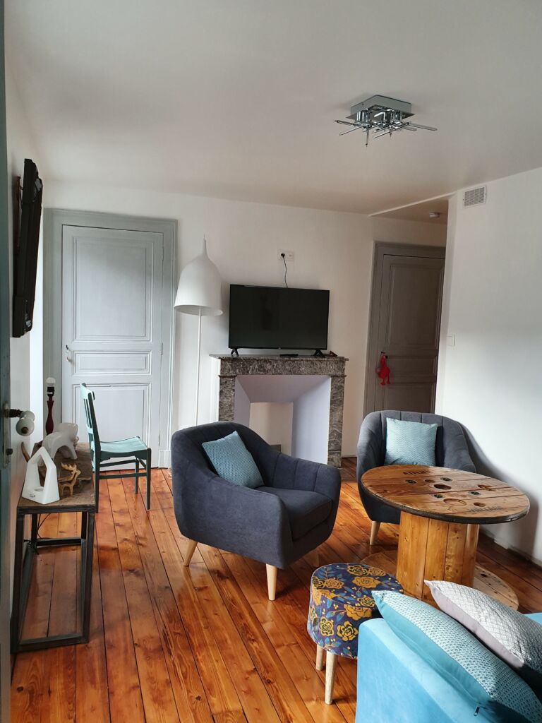 appartement-64-avenue-maréchal-foch-luchon-salon-bois-petit-pyrenees31