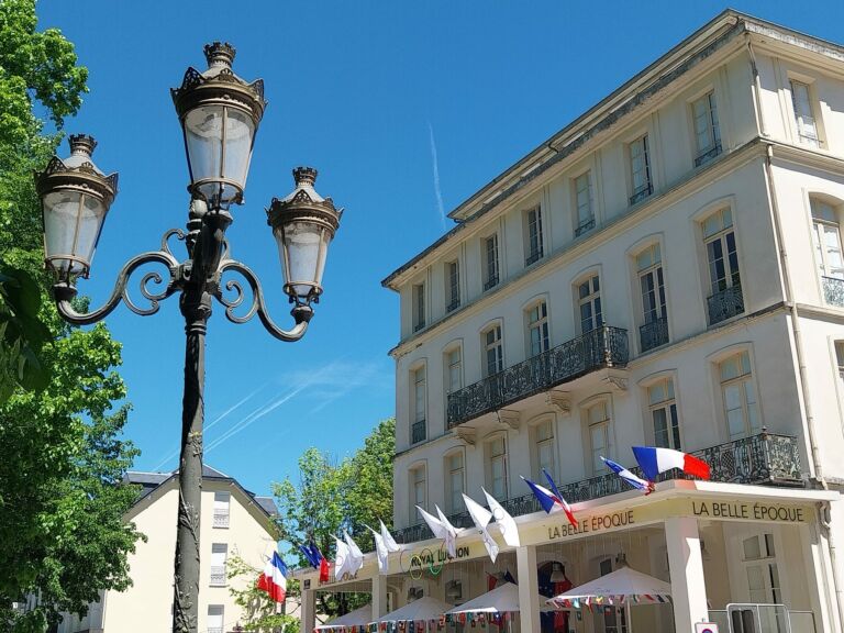 appartement-residence-facade-le-royal-luchon-401-pyrenees31