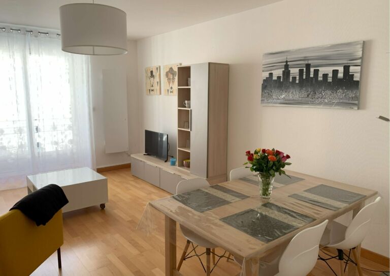 Appartement-bousquet-coin-repas-luchon-pyrenees31