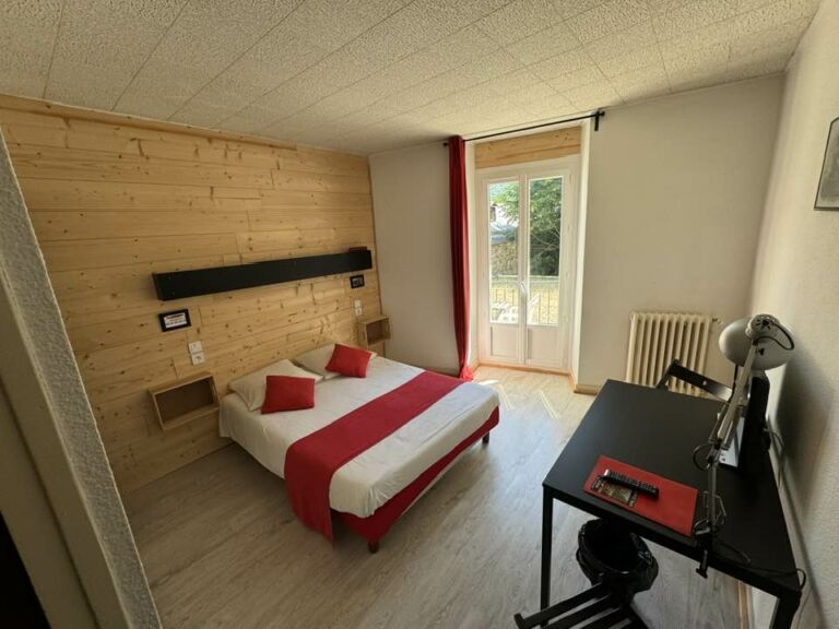 hotel-apart-hotel-le-petit-train-chambre-double-luchon-pyrenees31