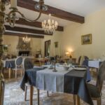 chambres-hotes-chateau-de-vidaussan-labroquere-salle-repas-pyrenees31