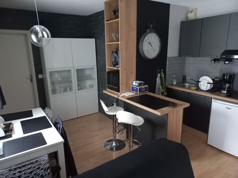 APPARTEMENT T2 - MME AZEMA