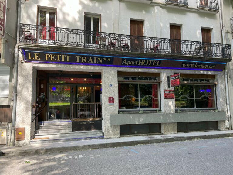 hotel-apart-hotel-le-petit-train-facade-luchon-pyrenees31