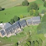 centre-de-vacances-la-moraine-garin-vue-aerienne-chalet