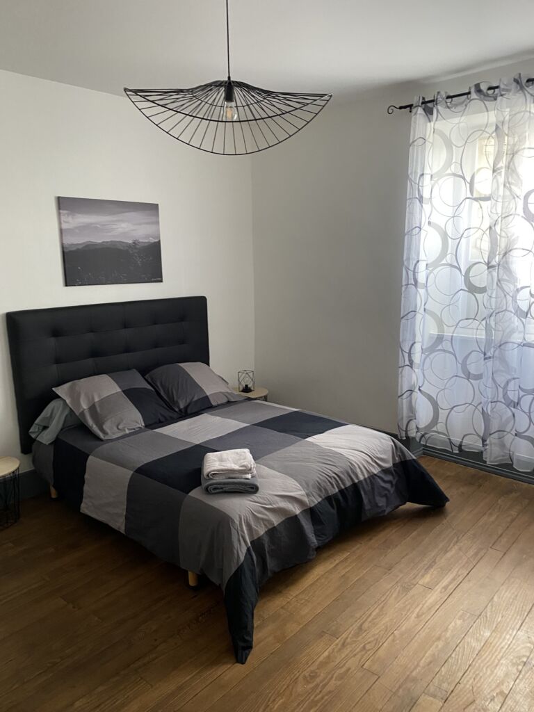 hotel-le-31-gourdan-polignan-chambre
