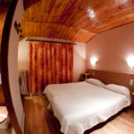 hotel-le-sapin-fleuri-bourg-doueil-chambre
