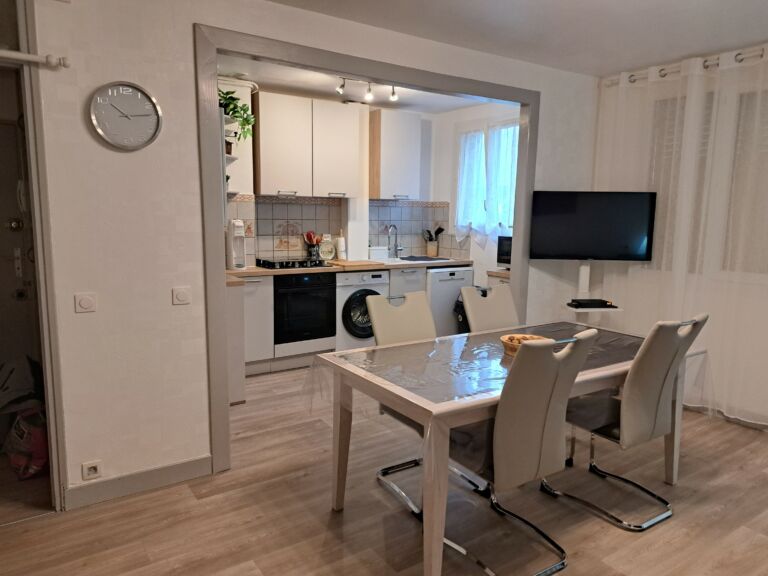 appartement-rumeau-coin repas-luchon-pyrenees31