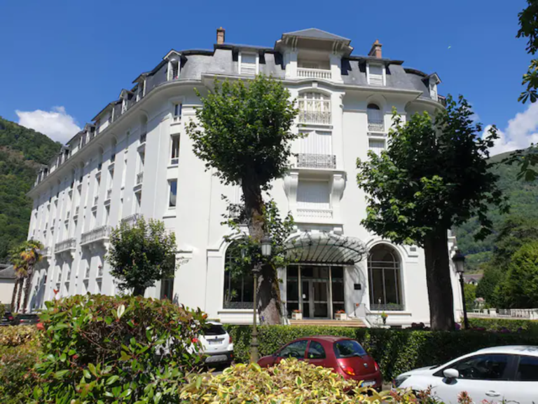 RESIDENCE